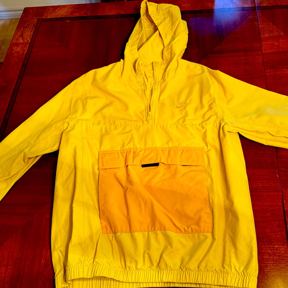 Nike Wind/ Rain Jacket
Size: Large
Yellow